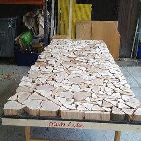Frei Holz & Textilien GmbH Holz auf einer Werkbank
