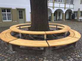 Frei Holz & Textilien GmbH runde Holzbank um einem Baum