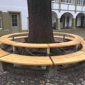 Frei Holz & Textilien GmbH runde Holzbank um einem Baum